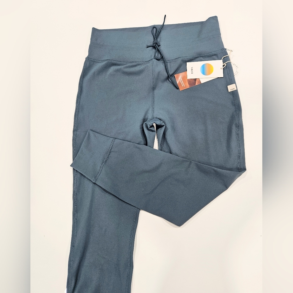VUORI  Ladies Teal Daily Legging
